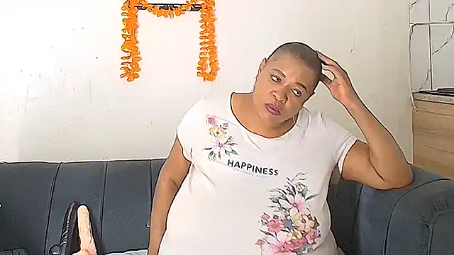 BUSTYQUEEN56_ live XXX chat