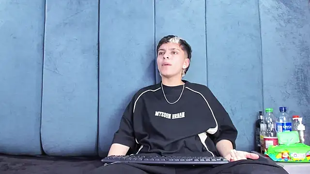 Megan_Thompson_ Live XXX-Chat