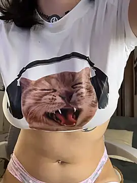 Pokazy przed kamerką – HinaSweet