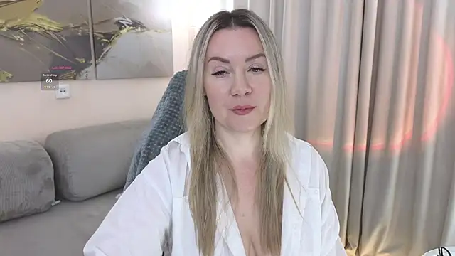 Chat XXX en directo de ElyaMilf