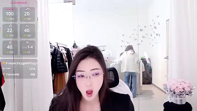 yangyang-777 Show in webcam