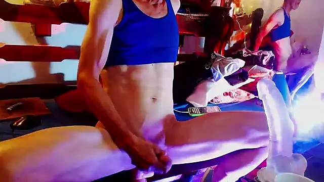 laye19: διαδικτυακό σόου στην κάμερα