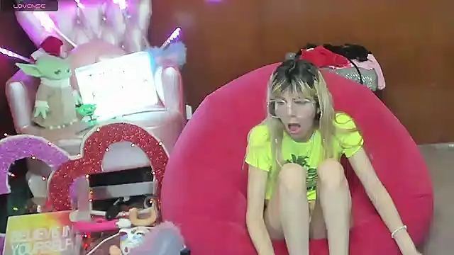 Skinygirl's Webcam Show