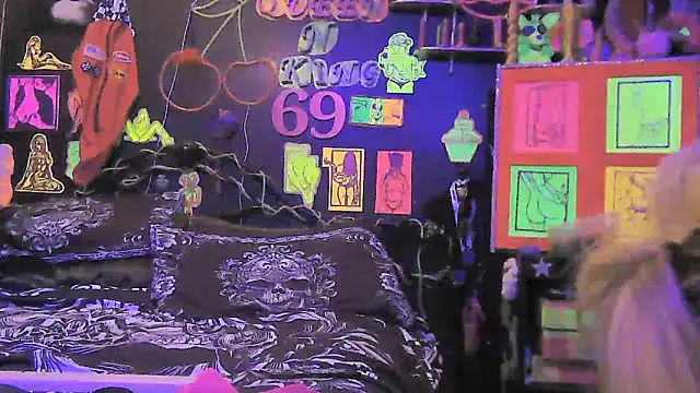 Splash_Queen420 网络视讯表演