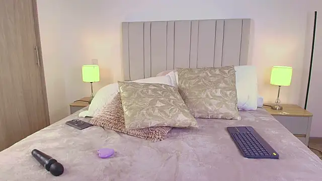 Anna-Lynn Live XXX-Chat