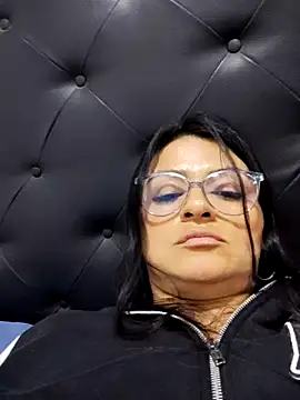 Chat +18 de Linda_Lars ao vivo