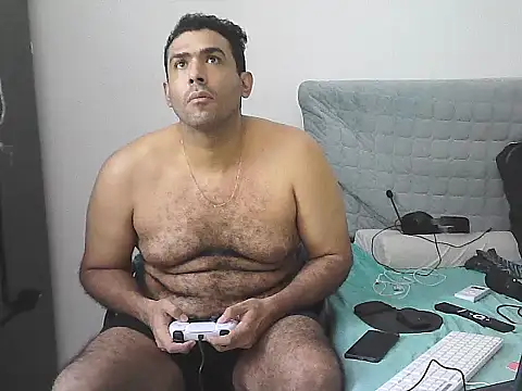 Show modela IronSideBear na web-kameri