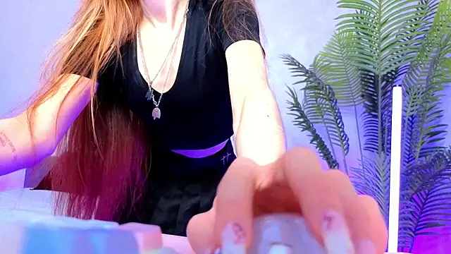 Pertunjukan Kamera Web Star_Tarra