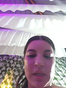 Pretty_Julieta's Live XXX Chat