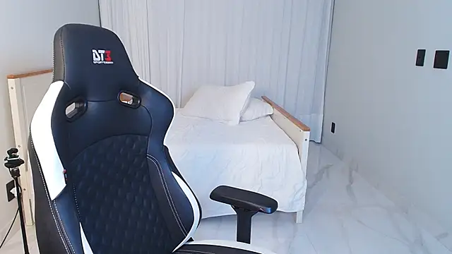 upssnowy: онлайн-секс-чат