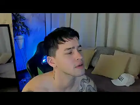 Pertunjukan Kamera Web RONNY_COLTON