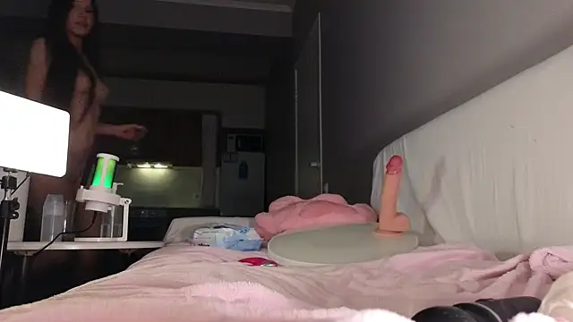 Pokazy przed kamerką – Ella_lee15