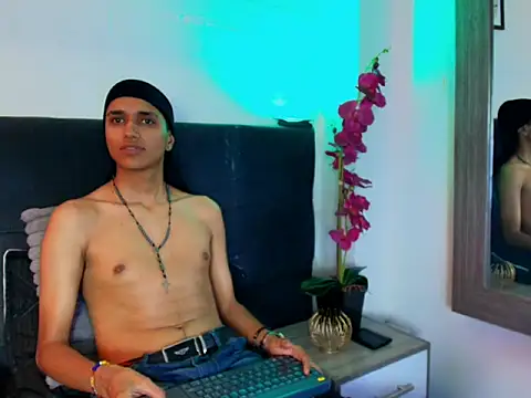 Show modela Alan_Colthon na web-kameri