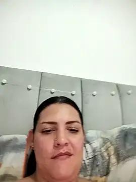 Chatroom XXX en direct de Mia_Hampton