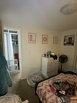 ThornsandHoney: διαδικτυακό σόου στην κάμερα