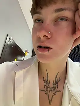 IceMur élő XXX-chatje