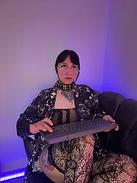 Ravenna666_ élő XXX-chatje