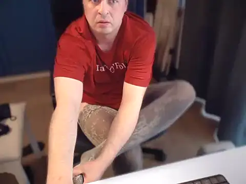 Show modela CuteMan33 na web-kameri