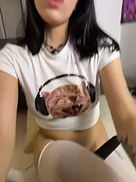 HinaSweet Adlı Modelin Canlı XXX Sohbeti