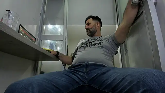 Maxi_thebig_daddy Chat XXX live