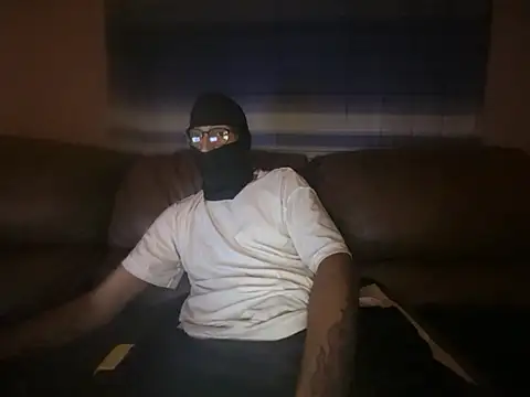 ThrowedWorldWide élő XXX-chatje