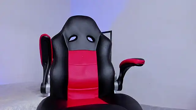 LuigiVitale_1 élő XXX-chatje