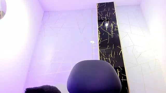 Chat +18 de Valentin_Lux ao vivo