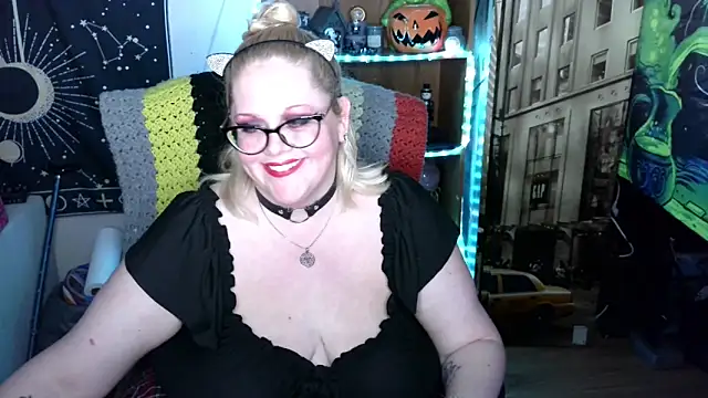 Kinky_Witch: διαδικτυακό σόου στην κάμερα