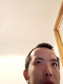 ken878997 Show in webcam