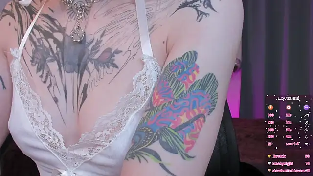 แชท XXX สดของ tattoo_art_baby