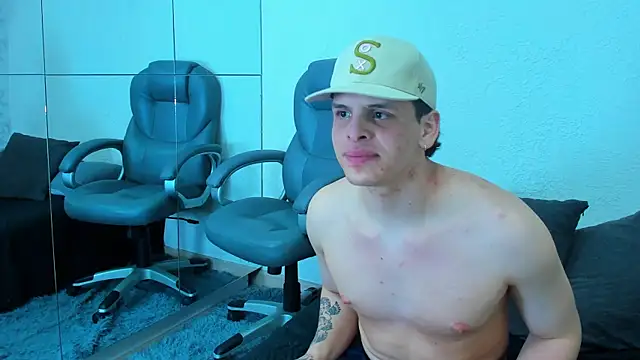 Show modela Liam_Cyrus na web-kameri