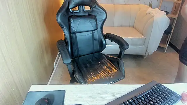 Show modela Amara_tf na web-kameri