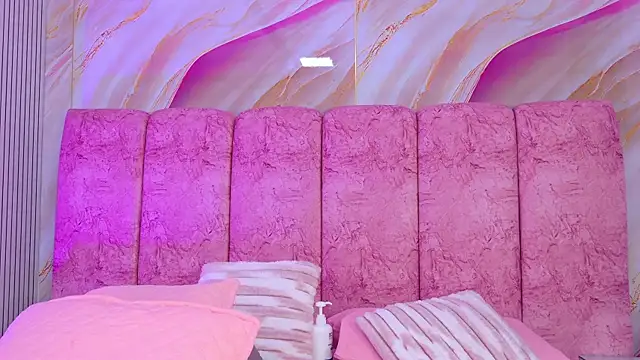 XXX chat uživo modela emmacurvy