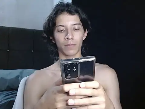 VAZAK 在線直播表演