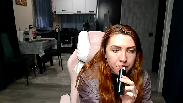 Reginasmilee Live XXX-Chat