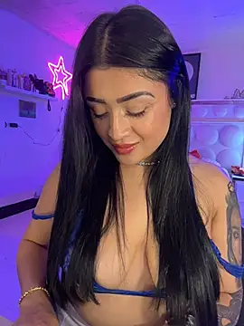 lucianaroy live XXX chat