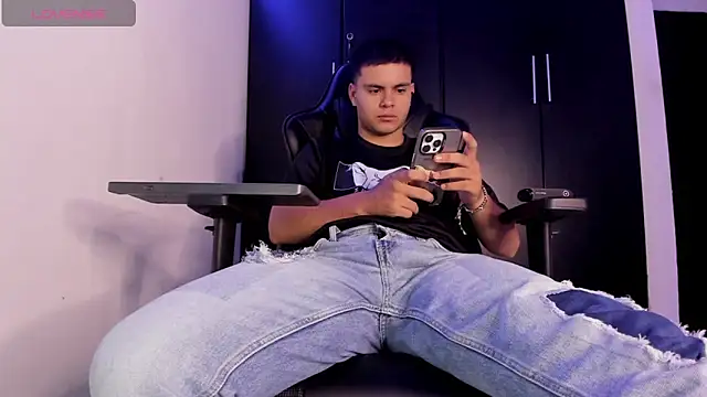 Liam_Mateo Adlı Modelin Canlı XXX Sohbeti