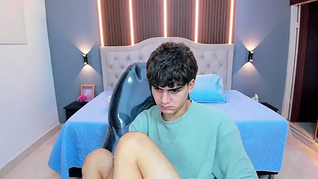 Tommy18__ Chat XXX in diretta