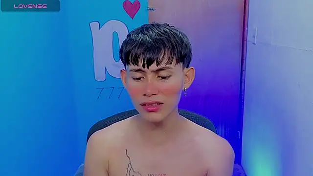 tanjiro_cute élő XXX-chatje