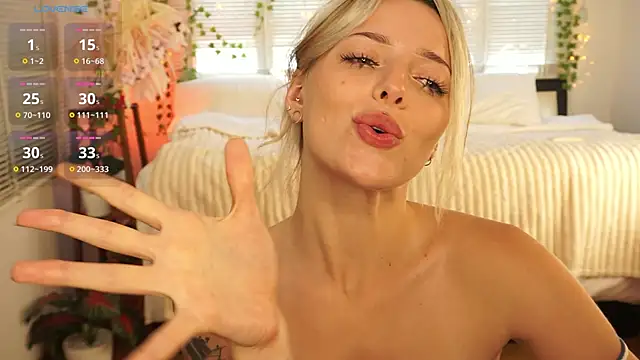 Pokazy przed kamerką – LoraDollie