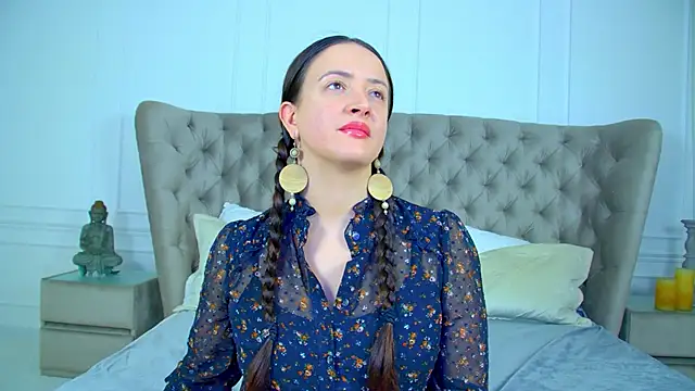 دردشة ElinaBellucci الجنسية المباشرة