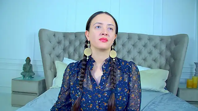 ElinaBellucci 现场XXX聊天