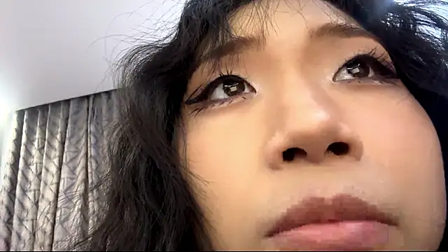 Chat +18 de SweetMiaXO ao vivo