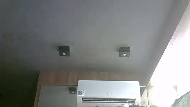 SkinnyKitten Pertunjukan Webcam