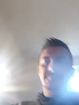 Lupikutyi: διαδικτυακό σόου στην κάμερα