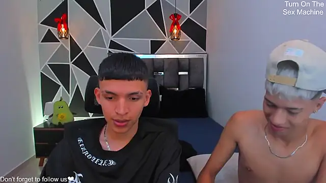 Juan_Nd_Steven Live XXX-Chat