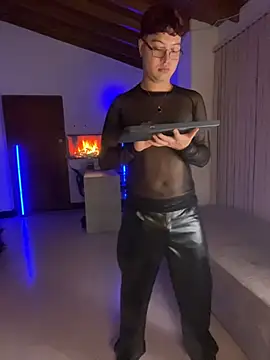 Show modela SamaelGarro_ na web-kameri