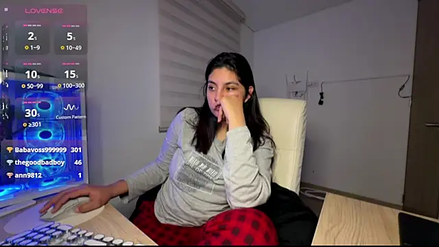 Chat +18 de cloe_small ao vivo