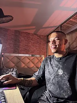 AlphaMasterXxx – webcam-show