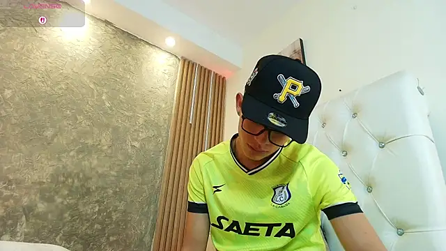 عرض كام NicoKnight